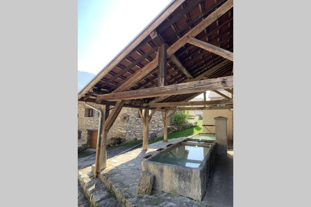 Du Lavoir Dans Le Massif De Belledonne Le Moutaret